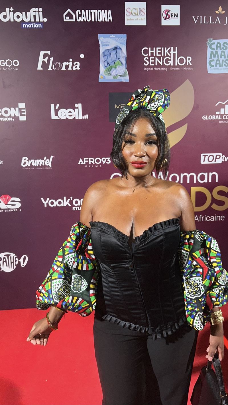 Mélissa Tatataa sur le tapis rouge des Only Woman Awards à Dakar